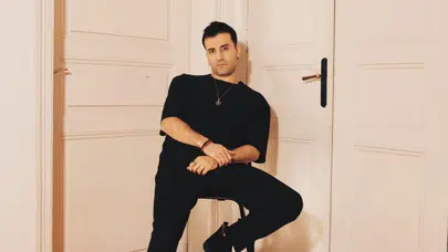 Güldür Güldür’ün Ozan’ı sahne enerjisiyle izleyiciyi büyülüyor