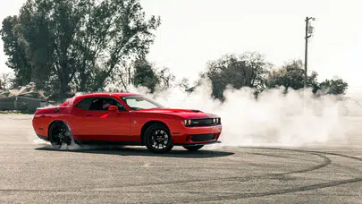 Direksiyon Başında Bu Hareketi Yapan Yandı: Ehliyet ve Araç Aynı Anda Gidiyor