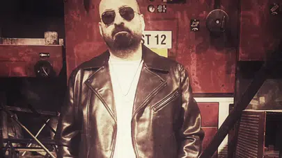 Gazetecilikten müziğe geçiş: Serdar Sağlam’ın ilk teklisi dinleyiciyle buluştu