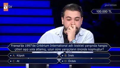 Fransa'da 1997'de Crétérium International adlı bisiklet yarışında hangisi çitleri aşıp yola atlamış, uzun süre koşmuştur?