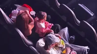 Neymar Sinemada Telefonla Kumar Oynarken Görüntülendi!