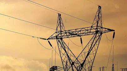 İzmir’de Şebeke Yenileme Maratonu: İlçe İlçe Kesinti Saatleri Açıklandı