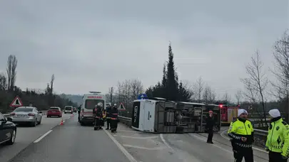 Yola Çıktılar Ama Dönemediler! İşçi Servisi Devrildi, Ortalık Savaş Alanına Döndü