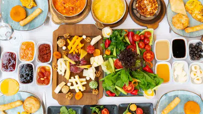 AYDIN KAHVALTI MEKANLARI LİSTESİ (2026)! En Güzel Yerler Neresi, Serpme Kahvaltı Fiyatları Kaç Tl, En Uygun Mekanlar Neresi?