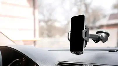 ARAÇTA TELEFON TUTUCU YASAK MI! Cama telefon koymanın cezası ne kadar 2026?