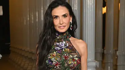63 Yaşındaki Demi Moore Gucci Defilesinde Objektiflere Yansıdı!