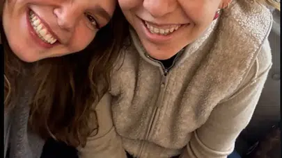 İstanbullu Gelin’in Başrolü Aslı Enver ile Yönetmen Zeynep Günay 7 Yıl Sonra Aynı Karede!