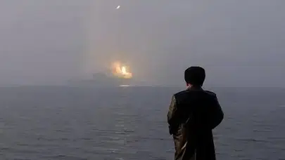 Kuzey Kore, Doğu Denizi’ne Yaklaşık 10 Balistik Füze Fırlattı! Güney Kore ve Japonya Alarmda