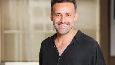 Güldür Güldür gecesinde Aziz Aslan’ın sürprizi salonu ayağa kaldırdı