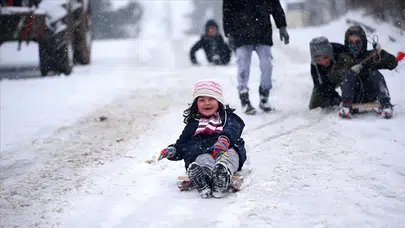 Erzurum’da kar etkisini artırırken gözler valiliğe çevrildi: Okullar tatil mi?