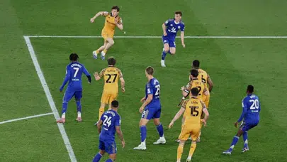Peri masalı bitti! Hull City beraberliği kopardı, Leicester City Championship'e veda etti