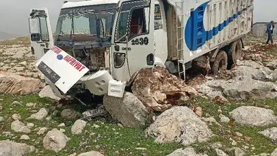 Diyarbakır’da freni boşalan kamyon dehşet saçtı! Yol kenarındaki taşlar hedefi oldu
