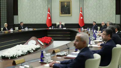 Kabine bitti! Erdoğan açıkladı: Okullarda yeni dönem, sosyal medyaya sınırlama!