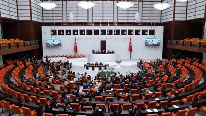 Meclis’te bu hafta tansiyon yükselecek: Hem sosyal medya hem sokak köpeği yasası masada