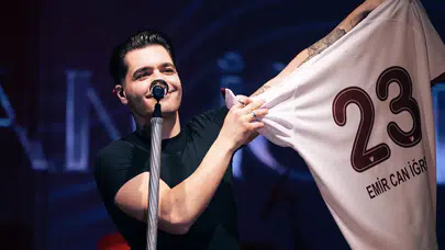 Emir Can İğrek’ten konser arasında yeni albüm açıklaması