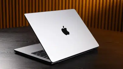 Bir devir resmen kapandı: Apple artık sadece kendi işlemcilerine çalışacak!