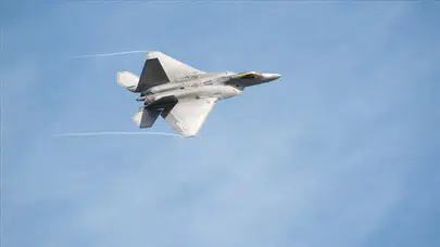 Orta Doğu’da kırmızı alarm: ABD dev uçakları bölgeye indirdi!