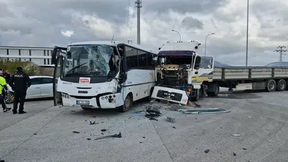 Karaman'da can pazarı: İşçi servisi demir yüklü tırla çarpıştı, 12 yaralı...