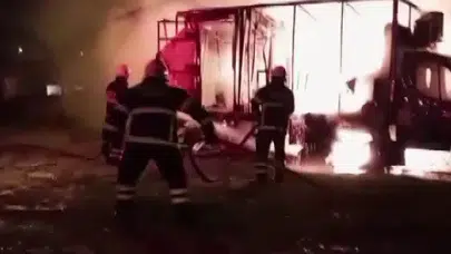 Sağlık ocağı savaş alanına döndü! Gece çıkan yangın ortalığı kül etti