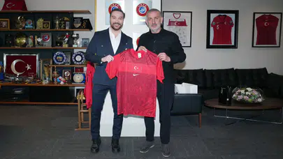 Herkes bu marşı söyleyecek! Sinan Akçıl ve TFF'den Dünya Kupası bombası