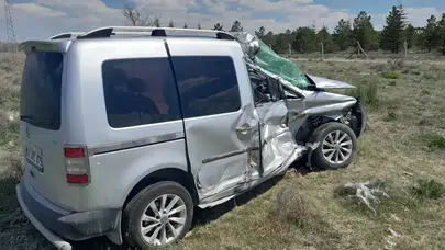 Konya Karapınar'da tırla çarpışan hafif ticari araç sürücüsü öldü