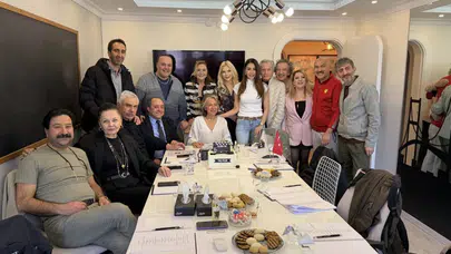 Talibim Var setine doğum günü sürprizi: Okuma provasında çifte kutlama