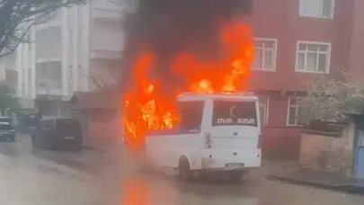 Kırıkkale’de yangın alarmı! Minibüs cayır cayır yandı