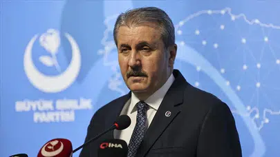 BBP Lideri Destici’den çarpıcı çıkış: 'İsrail ve ABD saldırırken seçim yapılmaz!'