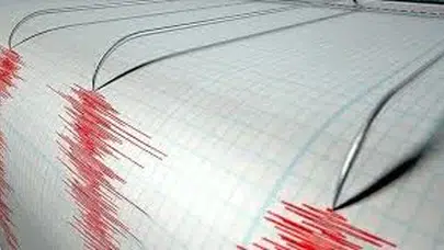 Akdeniz açıklarında 4,9 büyüklüğündeki sarsıntı! Deprem çevre illerden hissedildi