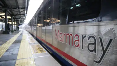 İntihar girişimi ortalığı karıştırdı: Göztepe Marmaray'da son dakika!