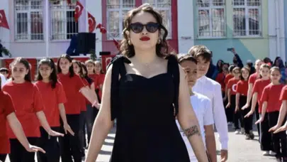 Böyle bir uyum görülmedi! Cumhuriyet İlkokulu’ndan milyonları hayran bırakan performans