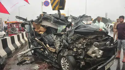 Dünya bu facia ile sarsıldı! Hindistan'da zincirleme kaza: 13 ölü, onlarca yaralı...