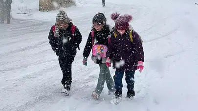 Erzurum’da yarın okullar açık mı, 14 Nisan tatil mi, kar yağışı devam ediyor mu, resmi karar açıklandı mı?