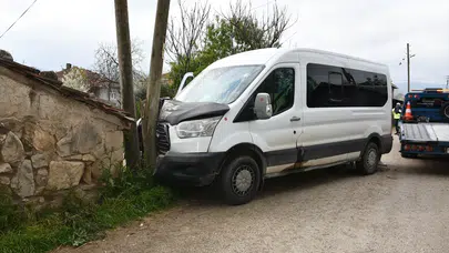 Samsun'da korkunç kaza! Öğrenci servisi elektrik direğine çarptı