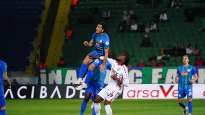 Karadeniz derbisinde gol yağmuru: Rizespor’dan Samsunspor’a ağır darbe!