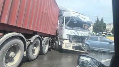 Derince’de tır bariyerleri biçti: Trafik felç oldu!