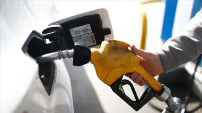 Müjde geldi, depolar bayram edecek: Benzin ve motorinde dev indirim için saat verildi!
