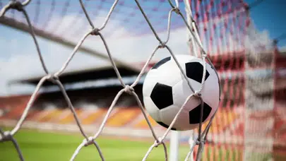 11 Nisan Cumartesi maçları neler? Süper Lig ve Avrupa maçları hangi kanalda, Fenerbahçe ve Trabzonspor maçı saat kaçta?