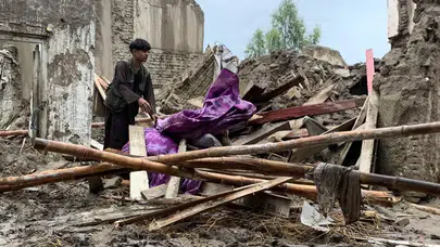Afganistan'da can pazarı: Sel felaketinde ölü sayısı 157'ye yükseldi!