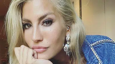 Bu Kadın Hiç Yaşlanmıyor! Çağla Şıkel’den Adrenalin Dolu Dakikalar!