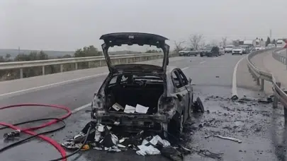 Saniyelerle gelen kurtuluş... Manisa’da alev topuna dönen araçtan son anda çıktı!