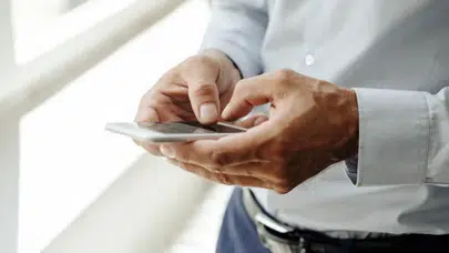 Pasaporta işlenmeyen telefonlar mercek altında: Usulsüz kullanıma 1 Mayıs darbesi!