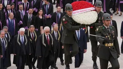 Yargının zirvesi Ata'nın huzurunda: 'Cumhuriyet emin ellerde!'