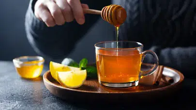 Balı Sakın Sıcak Çaya Karıştırmayın! Meğer Şifa Değil Zehir Saçıyormuş...