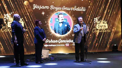 Orhan Gencebay ve Müjdat Gezen'e Müzikonair'den Yaşam Boyu Onur Ödülü
