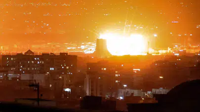 ABD ve İsrail'den Tahran'a şok baskın: Sivil binalar yerle bir edildi!