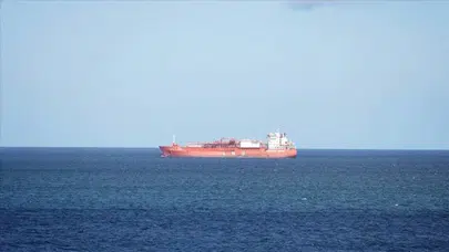 'Vururuz!' İran'dan Hürmüz'de savaş ilanı gibi uyarı: Gemiler mahsur kaldı!