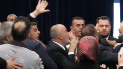 Ataşehir Meclisi'nde seçim değil savaş var! Yumruklu kavga sonrası yeni başkanvekili belli oldu