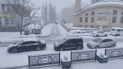 Van Çaldıran'da Nisan ayında kar kalınlığı 30 santimetreye ulaştı!