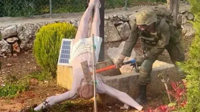 Baltalı infial! İsrail askeri Hz. İsa heykelini parçaladı, dünya seyrediyor